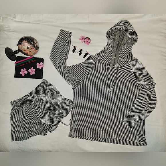 Sweatshirt and Shorts Matching Set - Picture 1 of 10